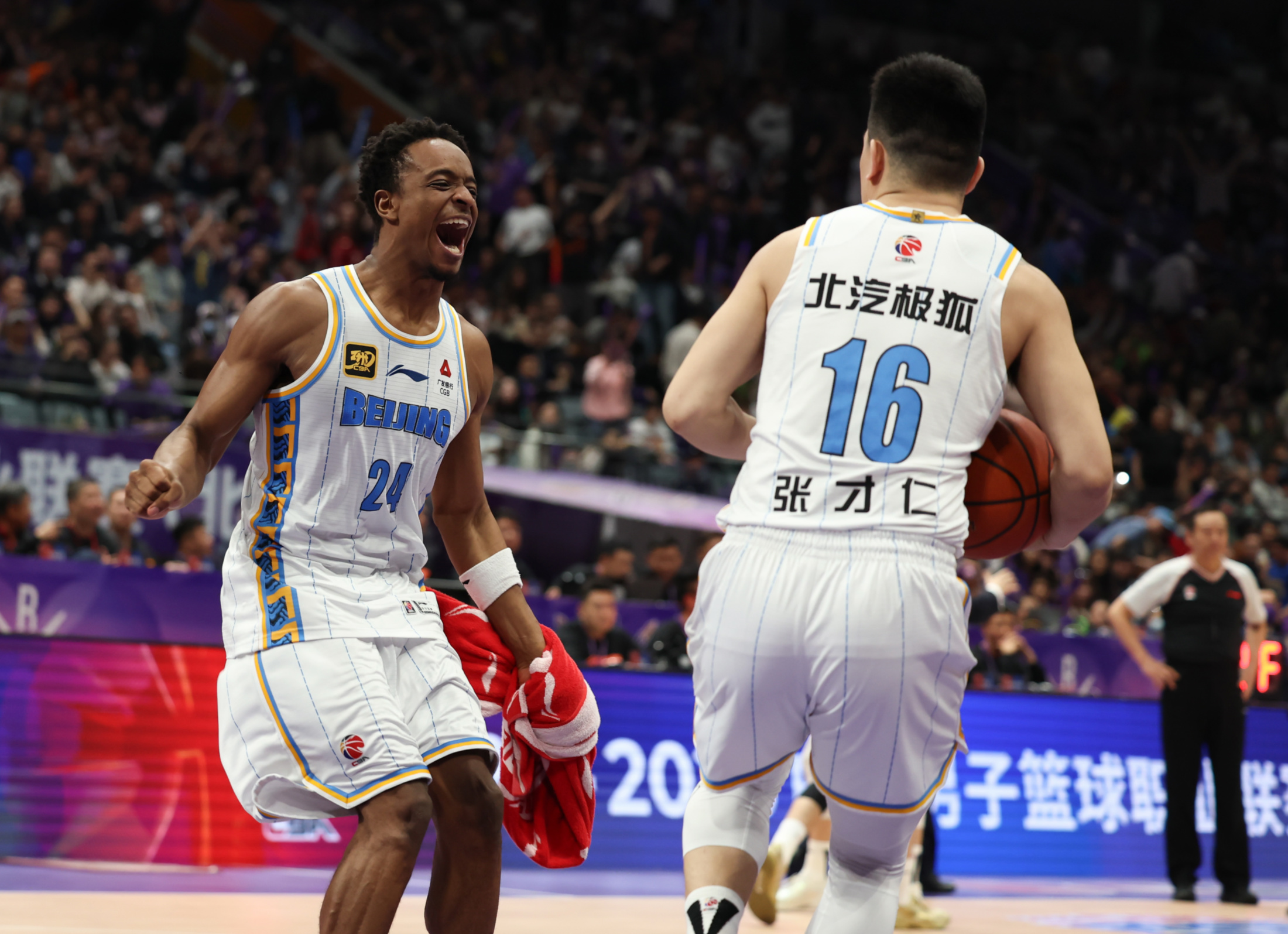 NBA总决赛转会期再迎强敌,广州队篮板制胜,主帅态度——更衣室稳定,阵容厚度经受考验的简单介绍 NBA总决赛转会期再迎强敌,广州队篮板制胜,主帅态度——更衣室稳定,阵容厚度经受考验的简单介绍